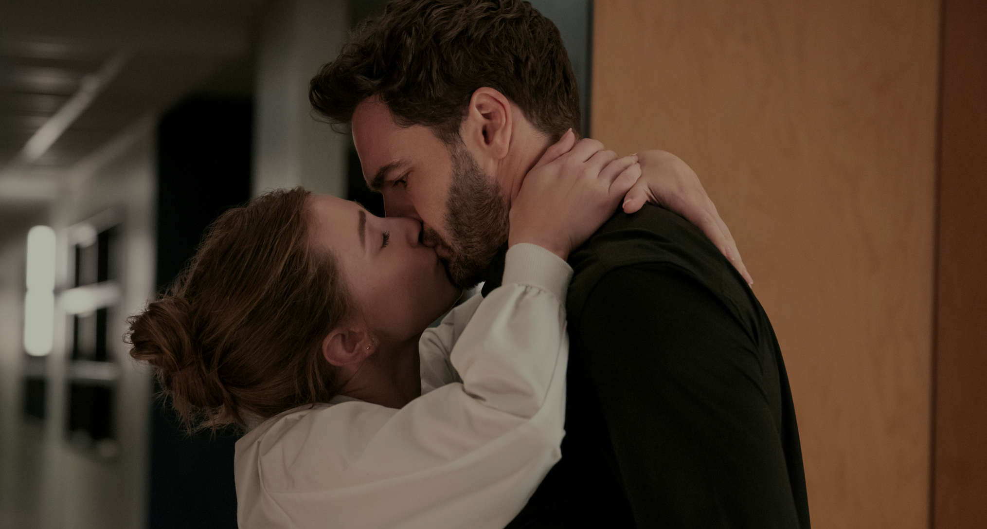A Hipótese do Amor | Longa baseado em fenômeno de Ali Hazelwood ganha teaser