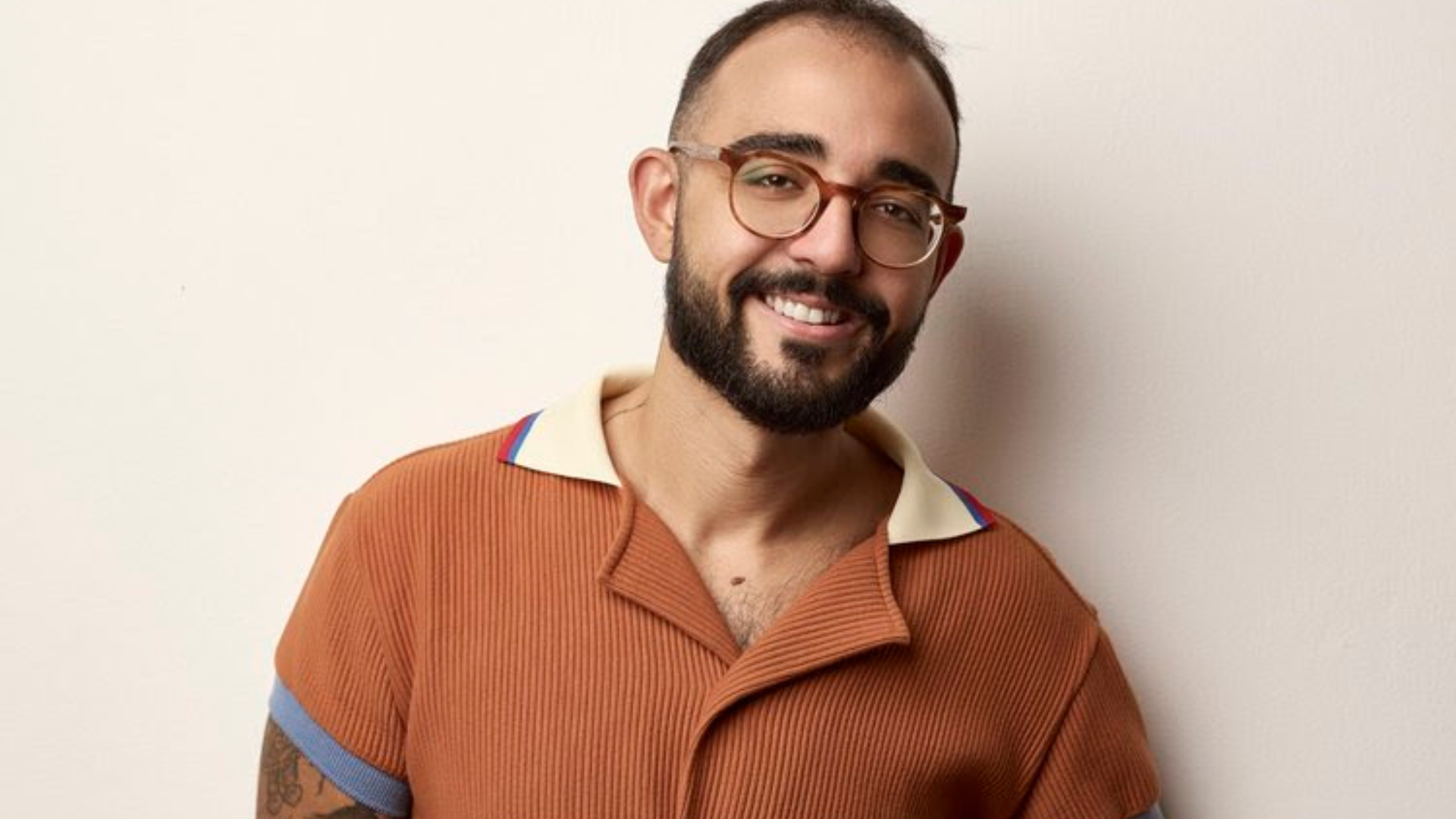 A Estranha na Cama | Novo livro de Raphael Montes será lançado na Bienal do Livro